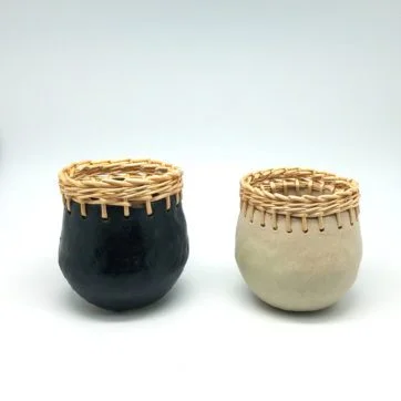 Duo pots d'argile et d'osier