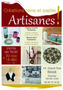 « Affiche de l’événement Artisanes – Créations terre et papier. Photos de céramiques, bijoux en céramique, illustrations et papeterie japonaise. Informations : Vente de Noël les 30 novembre et 14 décembre, de 11h à 18h, au 14 Grand Rue, Bessé (Gennes-Val-de-Loire). »